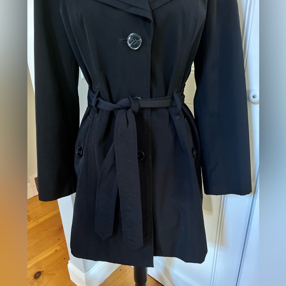 London Fog Black Belted Trench Coat. Women's Size: M. - Picture 4 of 13